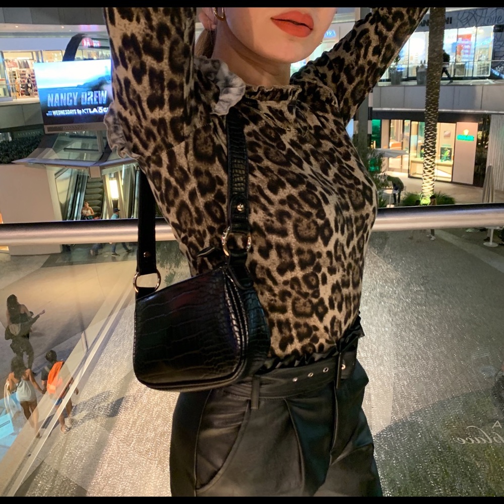 BRAND NEW Leopard 3/4 sleeve top